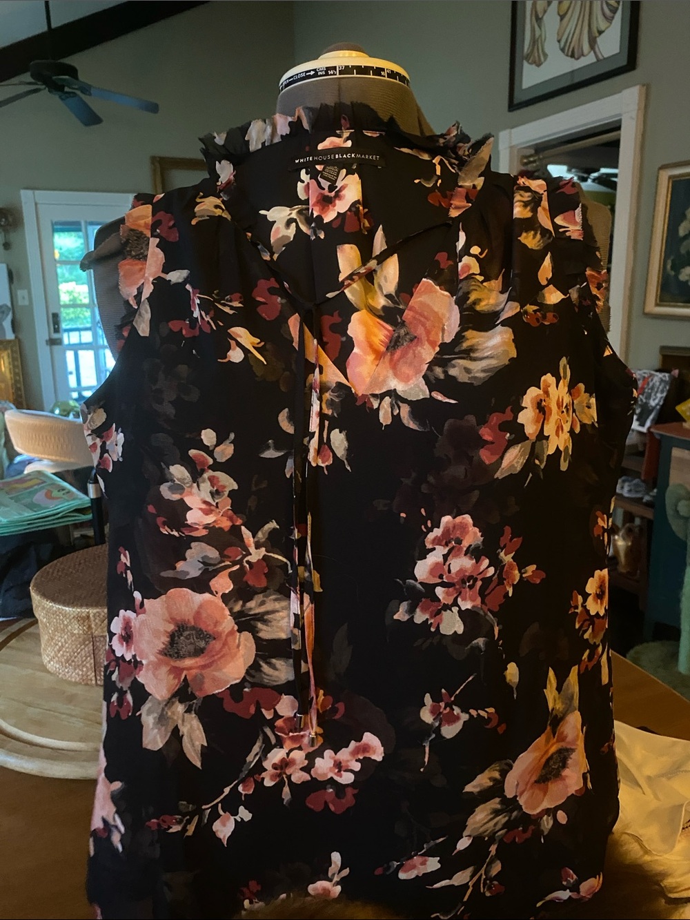 White House Black Market black floral top high ruffled neck - SZ XS